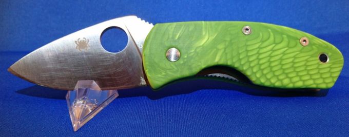 Spyderco Ambitious green Mamba